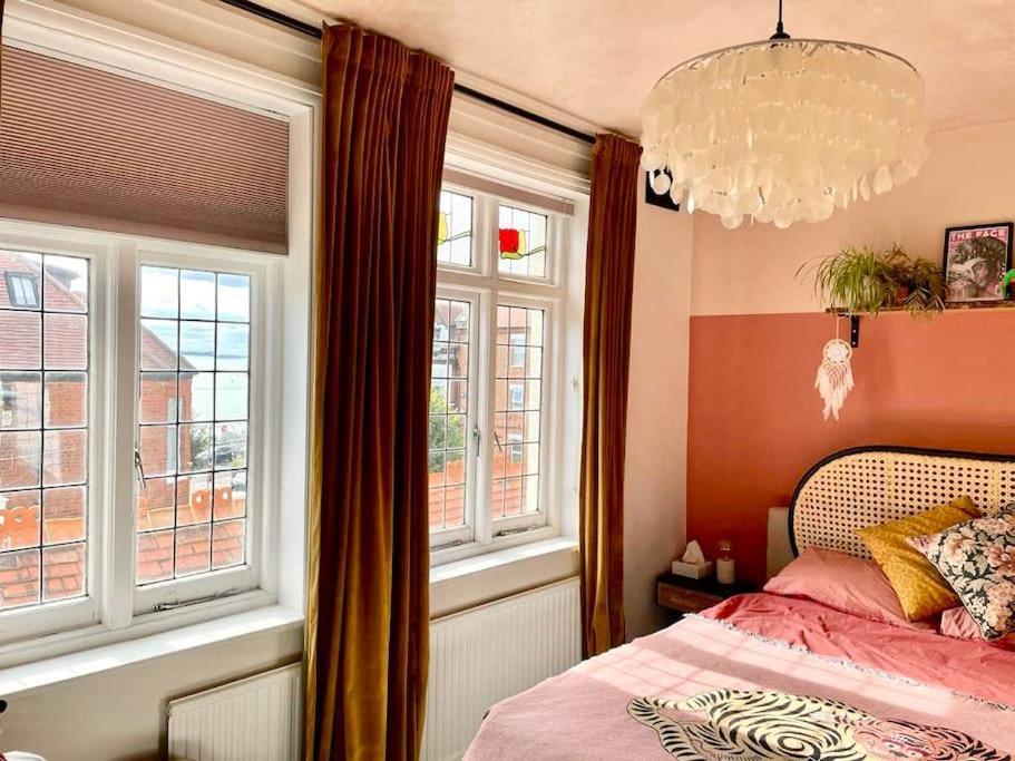 3 Bedroom Spacious Seaside Apartment With Estuary Views Southend-on-Sea Exterior foto